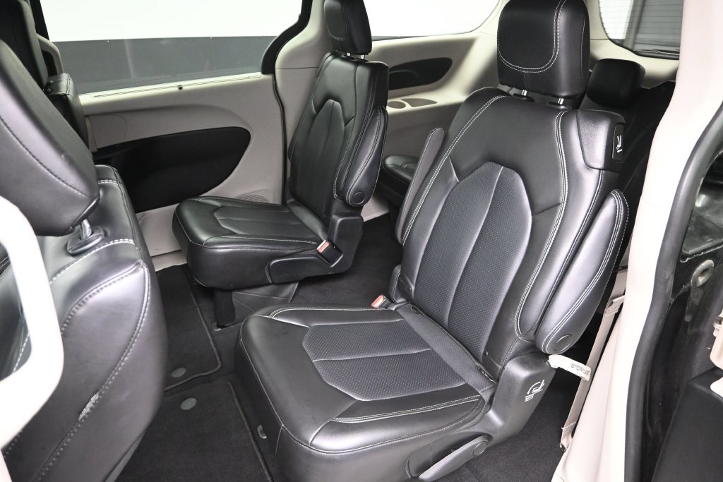 Used 2023 Chrysler Pacifica Touring-L FWD image 26