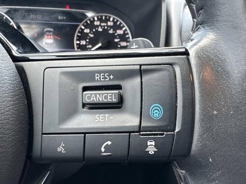 Used 2023 Nissan Rogue SL w/ SL Premium Package image 25