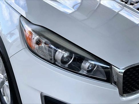 Used 2017 Kia Sorento LX image 28