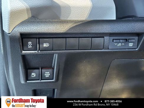 Used 2026 Toyota Sienna LE FWD image 23