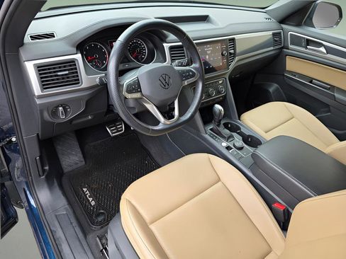 Used 2020 Volkswagen Atlas Cross Sport SE w/ Panoramic Sunroof Package image 21