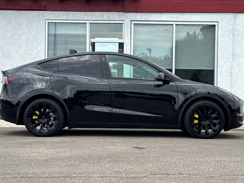 Used 2021 Tesla Model Y Long Range AWD/4WD image 3