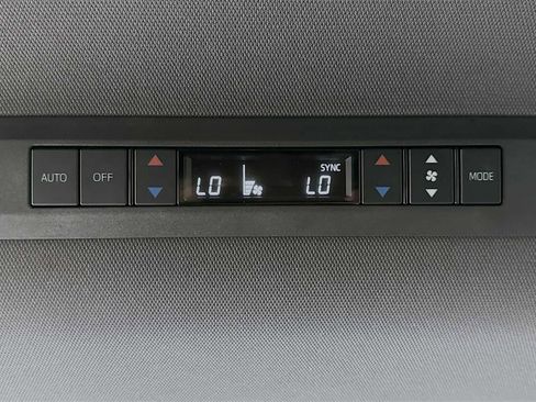 Used 2022 Toyota Sienna XSE FWD image 24