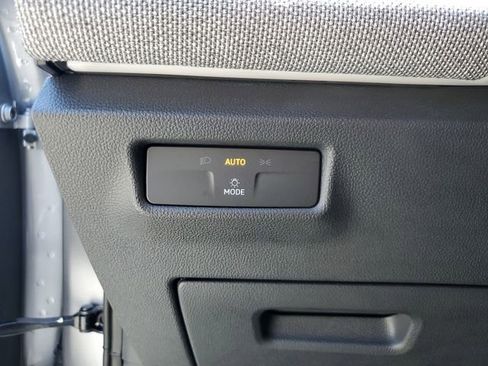 Certified 2025 Volkswagen Tiguan S FWD image 28