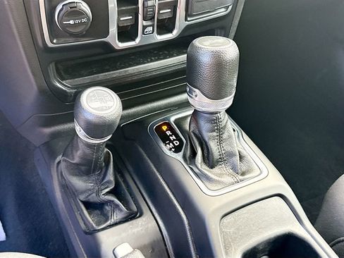 Used 2023 Jeep Wrangler Unlimited w/ Convenience Group image 18