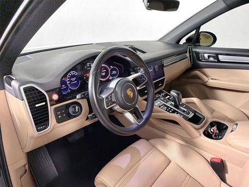 Certified 2022 Porsche Cayenne Platinum Edition w/ Premium Package Plus AWD/4WD image 4