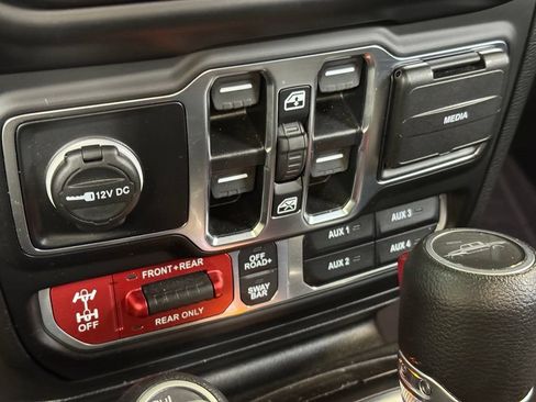 Used 2023 Jeep Gladiator Rubicon w/ Cold Weather Group AWD/4WD image 37
