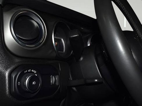 Used 2023 Jeep Wrangler Unlimited Sahara AWD/4WD image 23