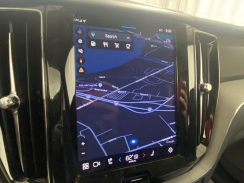 Used 2025 Volvo XC60 B5 Plus image 19