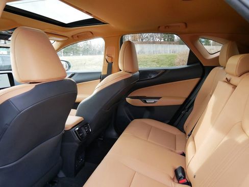 Used 2024 Lexus NX 250 FWD image 11