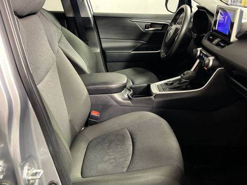 Used 2025 Toyota RAV4 XLE AWD/4WD image 28