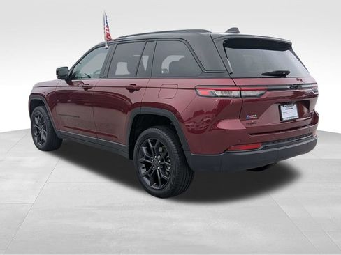 Used 2025 Jeep Grand Cherokee Limited AWD/4WD image 6