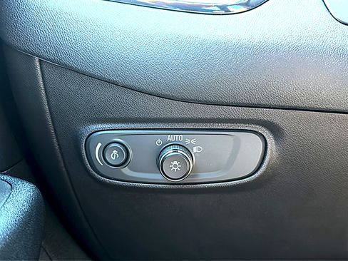 Used 2023 Chevrolet Equinox RS FWD image 35