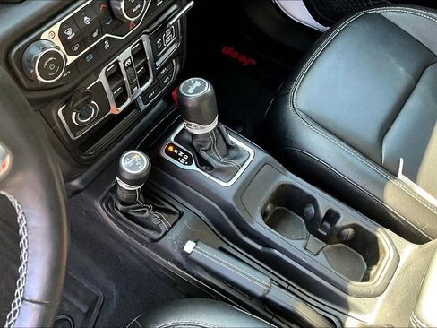 Used 2023 Jeep Wrangler Unlimited Sahara w/ Cold Weather Group image 17