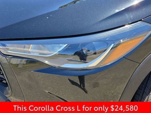 Used 2023 Toyota Corolla Cross L FWD image 34
