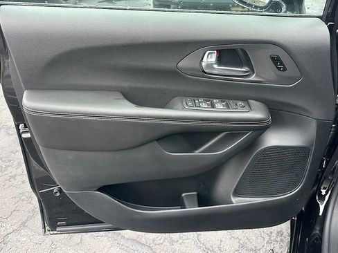 New 2026 Chrysler Pacifica Select image 18