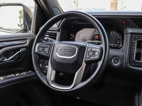 Used 2023 GMC Yukon Denali RWD image 18