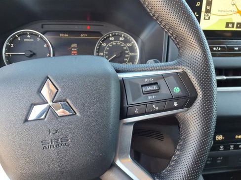 Used 2025 Mitsubishi Outlander SE AWD/4WD image 10