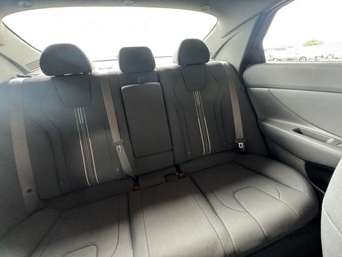 Used 2025 Hyundai Elantra SEL image 37