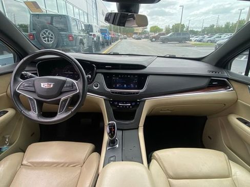 Used 2017 Cadillac XT5 Luxury w/ Driver Awareness Package image 17