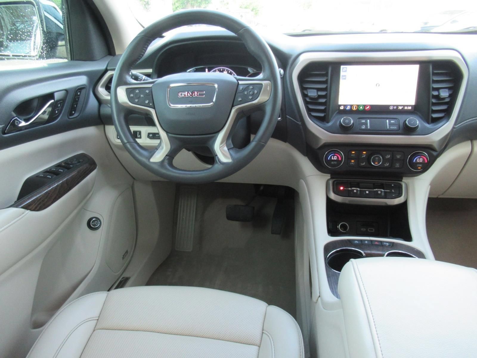 Used 2021 GMC Acadia Denali w/ Denali Technology Package FWD image 13