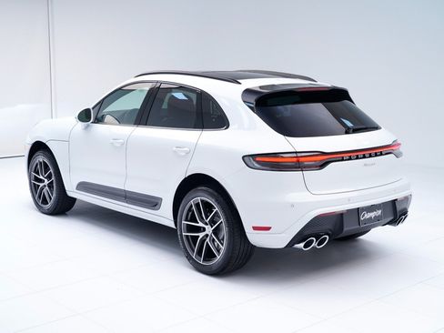 Certified 2026 Porsche Macan AWD/4WD image 3