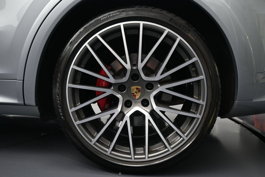 Used 2023 Porsche Cayenne GTS AWD/4WD image 46