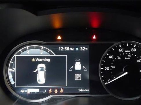 Used 2025 Nissan Versa SR w/ Trunk Package FWD image 21