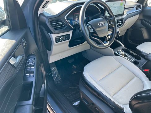Certified 2025 Ford Escape Platinum image 5