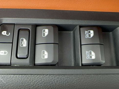 Used 2025 Jeep Compass Limited w/ Elite Group AWD/4WD image 14