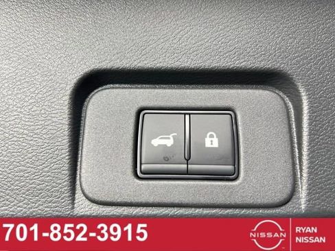 Certified 2025 Nissan Rogue Platinum w/ Platinum Premium Package image 9