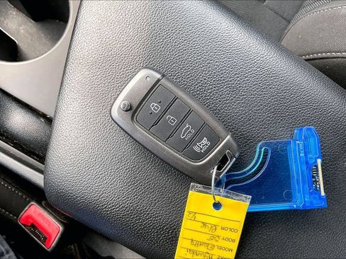 Used 2021 Hyundai Elantra SE FWD image 33