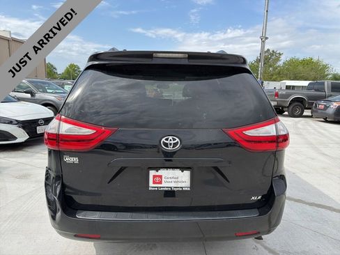 Used 2017 Toyota Sienna XLE FWD image 6