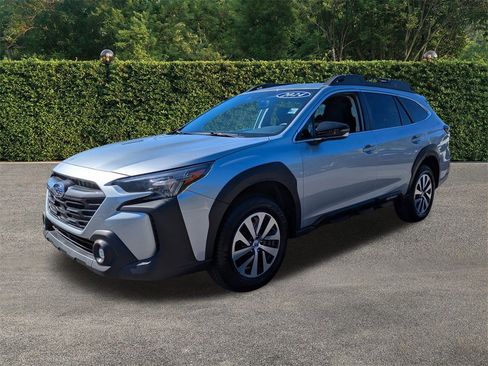 Used 2024 Subaru Outback Premium image 8