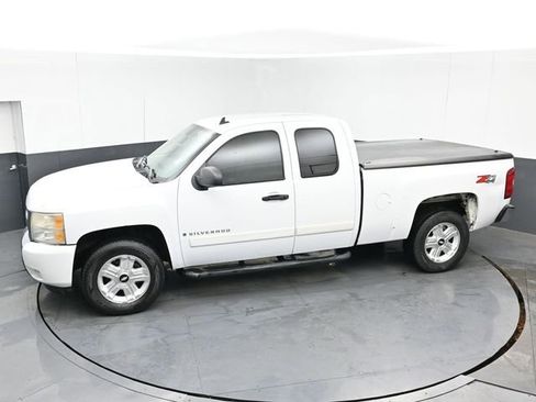Used 2007 Chevrolet Silverado 1500 LT w/ 2LT Audio Package AWD/4WD image 26