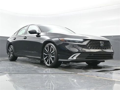 Certified 2025 Honda Accord Touring image 27