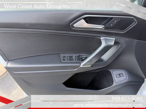 Used 2018 Volkswagen Tiguan SEL FWD image 7
