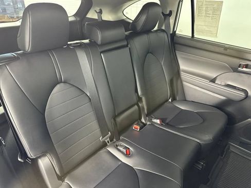 Used 2026 Toyota Highlander XLE AWD/4WD image 30