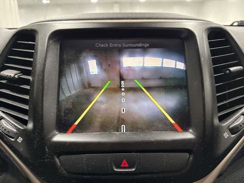 Used 2014 Jeep Cherokee Latitude w/ Comfort/Convenience Group image 9