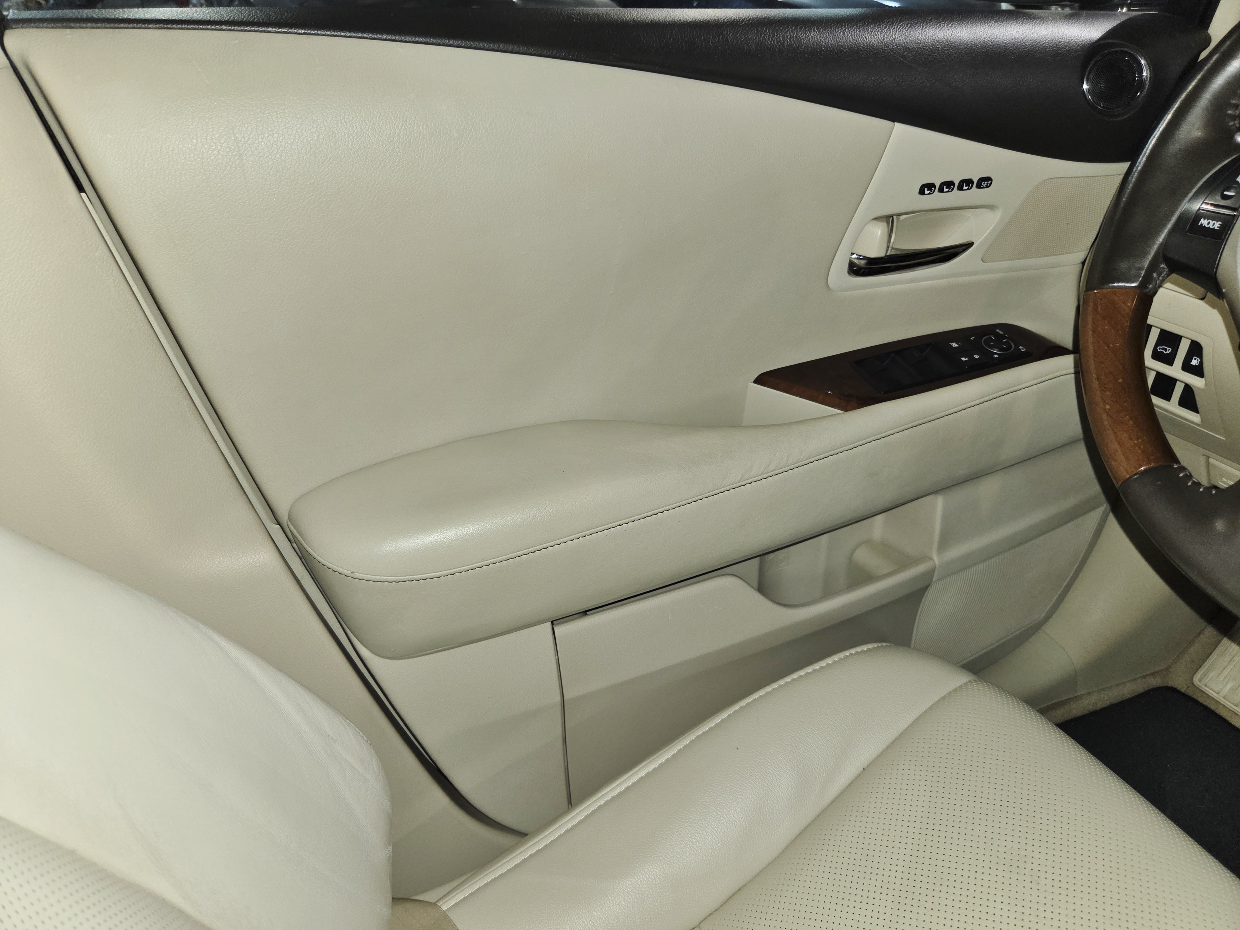 Used 2013 Lexus RX 450h FWD w/ Navigation Pkg image 33