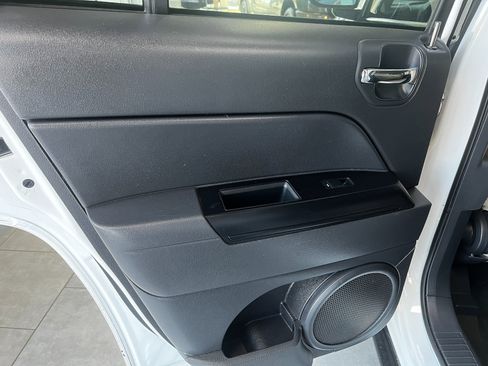 Used 2017 Jeep Compass 75th Anniversary w/ Power Value Group FWD image 20