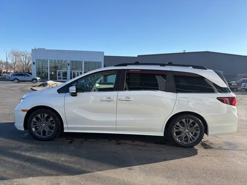 Used 2025 Honda Odyssey Touring image 4