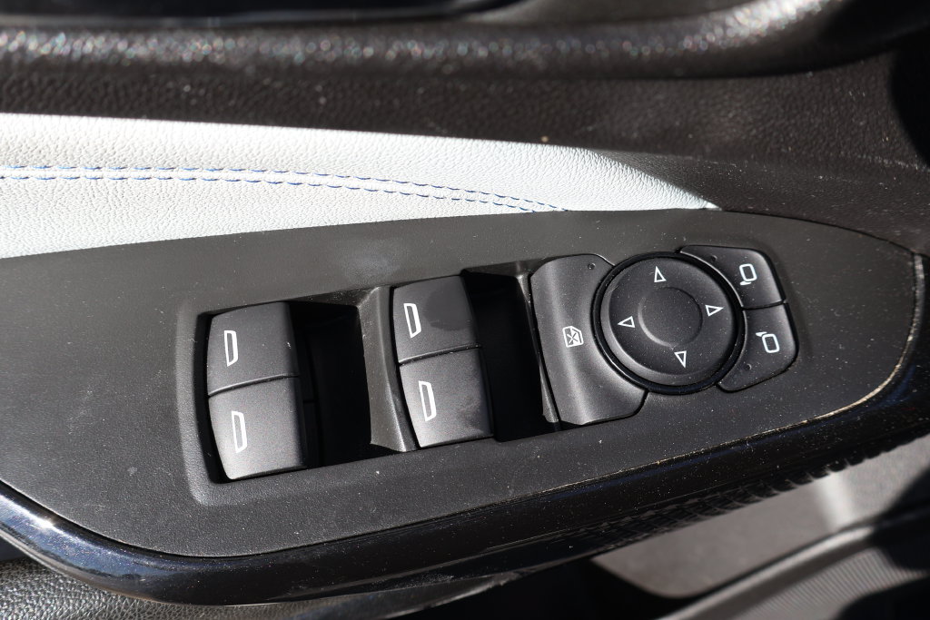 Used 2025 Chevrolet Trax LT FWD image 12