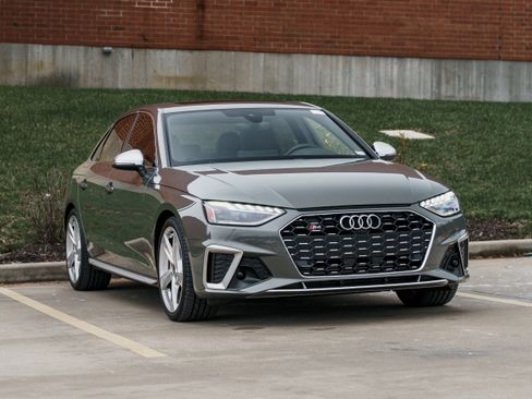 Used 2023 Audi S4 Premium Plus w/ Premium Plus Package image 2