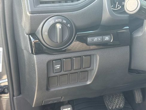 Used 2024 Nissan Titan SV AWD/4WD image 27