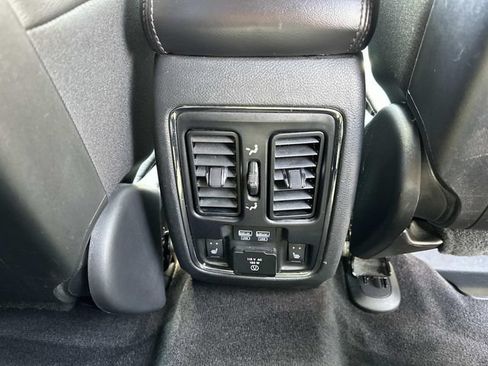 Used 2019 Jeep Grand Cherokee Limited w/ Luxury Group II AWD/4WD image 13
