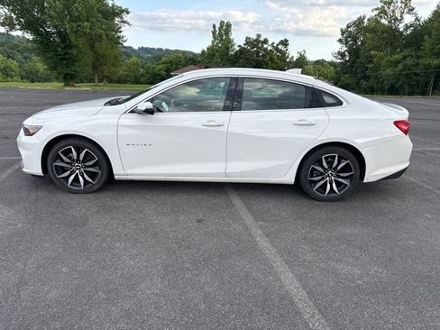 Used 2018 Chevrolet Malibu LT w/ Leather Package FWD image 1