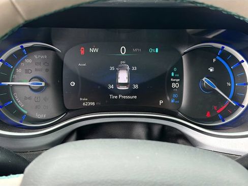 Used 2017 Chrysler Pacifica Platinum FWD image 13