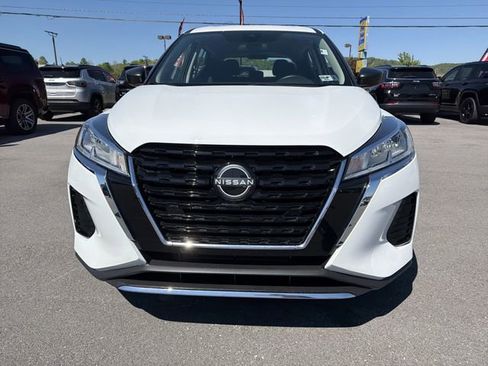 Used 2023 Nissan Kicks S FWD image 2