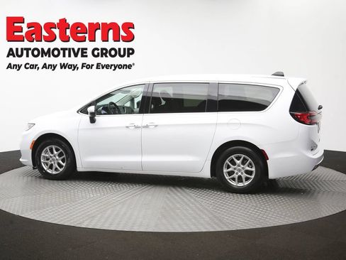 Used 2023 Chrysler Pacifica Touring-L FWD image 62